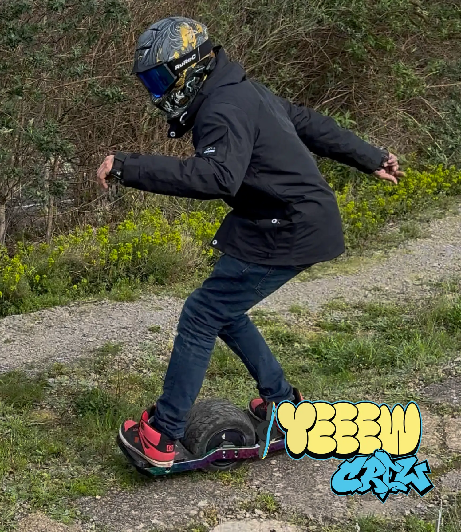 Black and yellow patterned helmet with blue visor